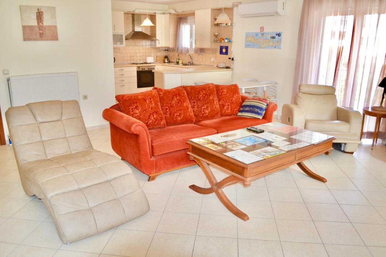 Giorgos Large Size Apartments -Family Friendly With Free Parking And Yard Views Heraklion Exterior foto