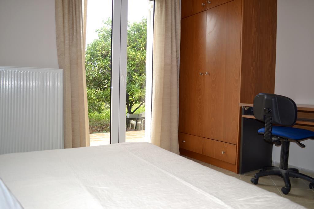 Giorgos Large Size Apartments -Family Friendly With Free Parking And Yard Views Heraklion Exterior foto